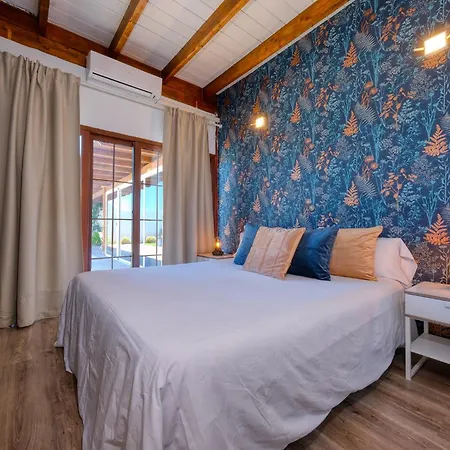 Macher Piscina Y Bar Piscina * ティアス