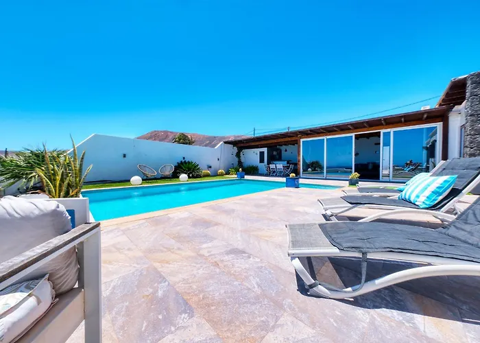 Macher Piscina Y Bar Piscina