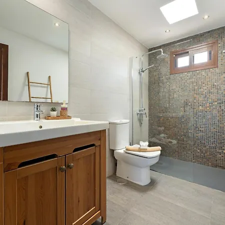 Macher Piscina Y Bar Piscina וילה
