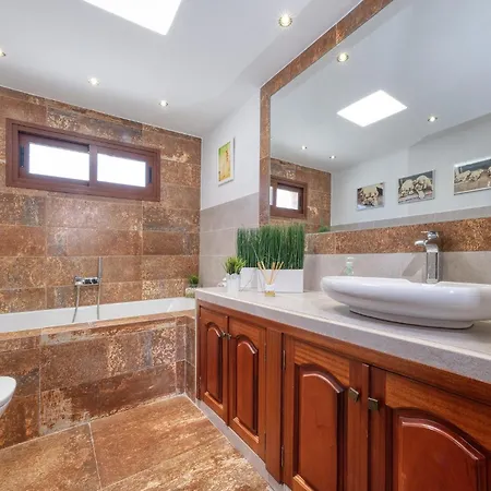 Macher Piscina Y Bar Piscina Willa *